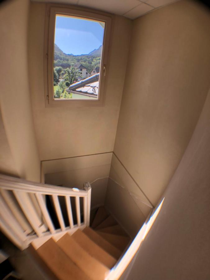 Logement Atypique Avec Vue Unique Panoramique Sur Le Lac D'Annecy, Dans Une Residence Avec Plage Et Ponton Privee Sur La Commune De Duingt Eksteriør bilde